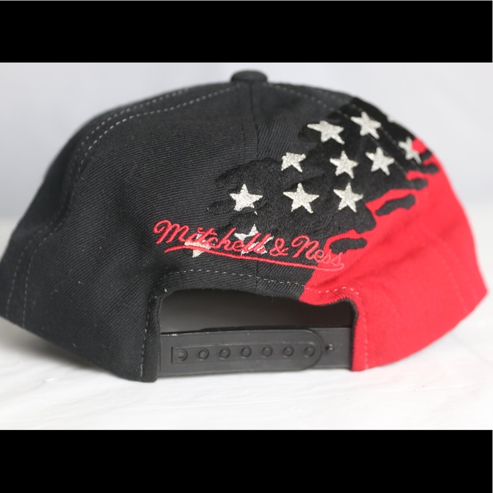 Chicago Bulls Mitchell & Ness adjustable Hat - Picture 4 of 9